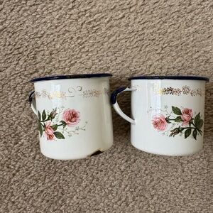 Vintage Tres enamel tin cup set